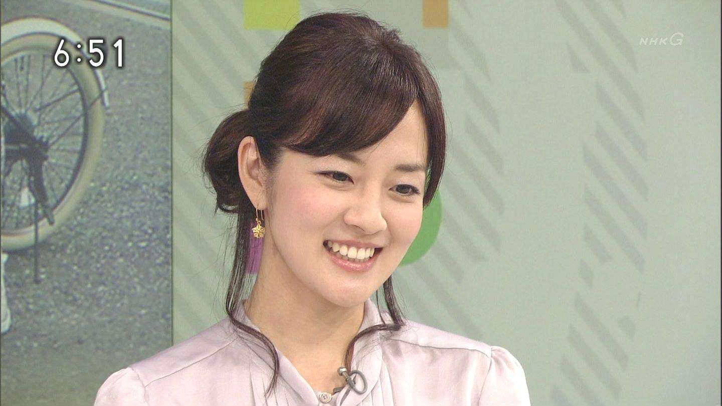 知的で美人な女子アナウンサー