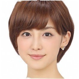 知的で美人な女子アナウンサー