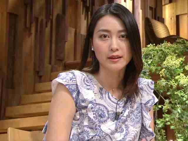 知的で美人な女子アナウンサー