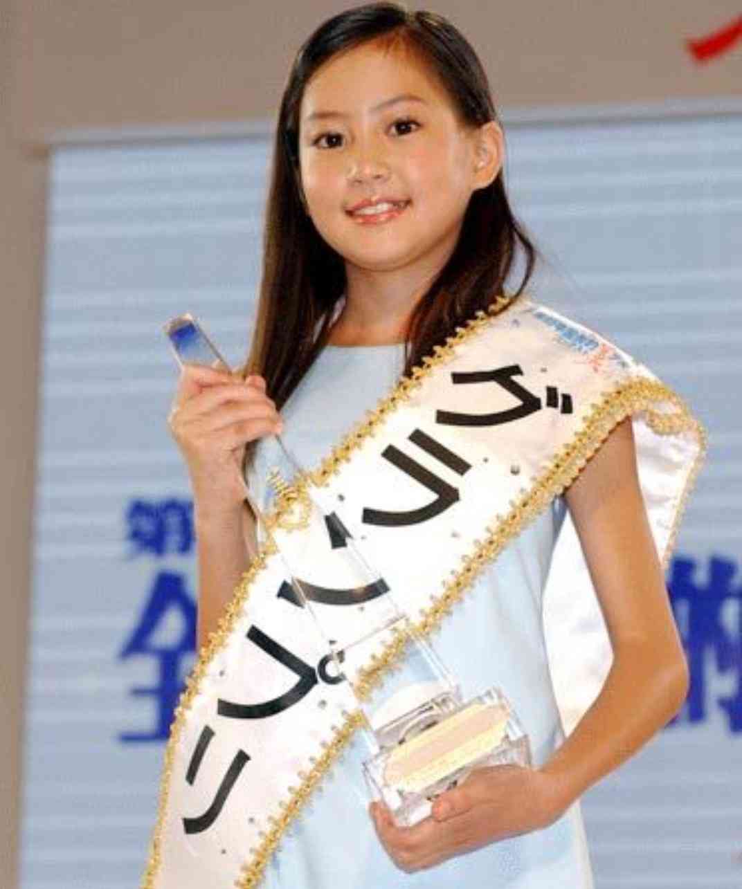 桐谷美玲＆河北麻友子が“お泊りディズニー” フル装備の“みれまゆ”コンビに反響