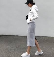 普段着っぽくならないパーカーの着方