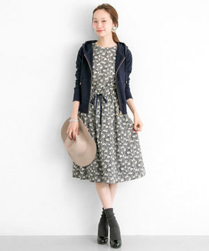 普段着っぽくならないパーカーの着方