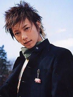 成宮寛貴、上半身裸で徳永英明を熱唱に騒然「これは心臓爆発モン」「失神レベル」