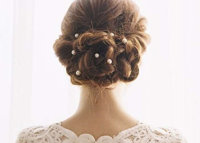 結婚式のお呼ばれメイクやヘアスタイル