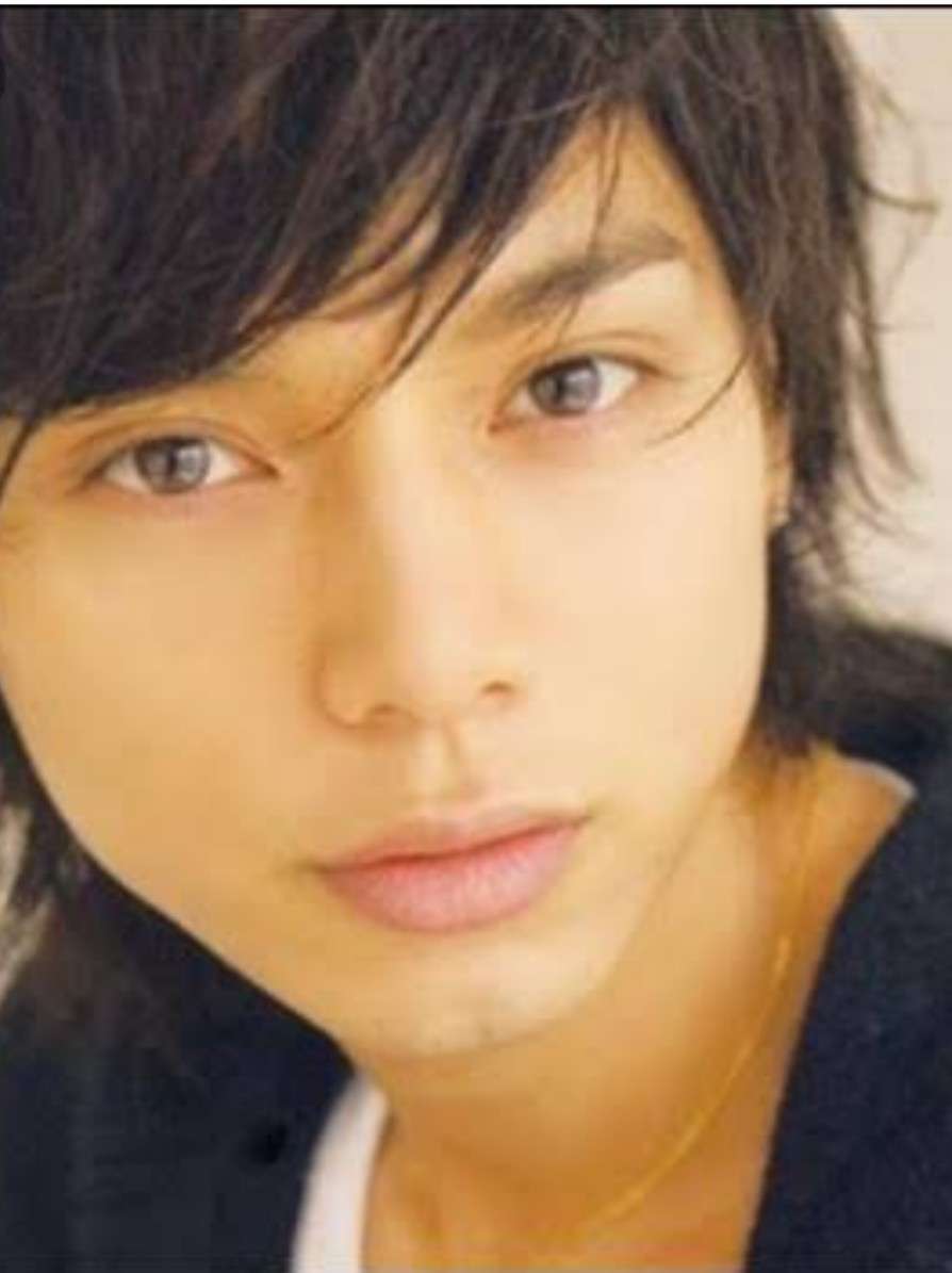 水嶋ヒロ、友人から「ジョニー・デップみたい」  鏡を見るとそこには納得の姿が…。