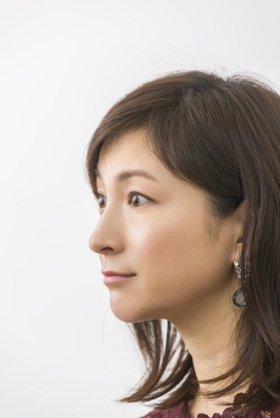 眉と目が離れている方