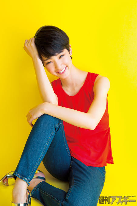 容姿の特徴を書くと、誰かがそれっぽい芸能人の画像を貼ってくれるトピ