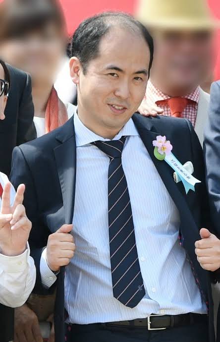 容姿の特徴を書くと、誰かがそれっぽい芸能人の画像を貼ってくれるトピ
