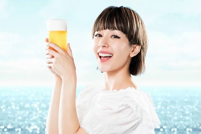 容姿の特徴を書くと、誰かがそれっぽい芸能人の画像を貼ってくれるトピ