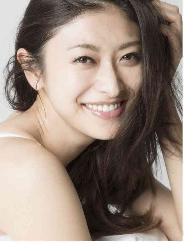 容姿の特徴を書くと、誰かがそれっぽい芸能人の画像を貼ってくれるトピ