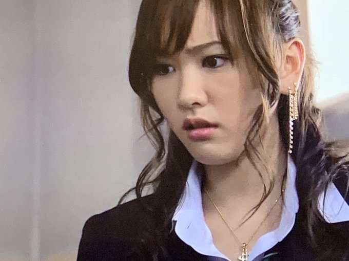 容姿の特徴を書くと、誰かがそれっぽい芸能人の画像を貼ってくれるトピ