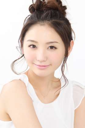 容姿の特徴を書くと、誰かがそれっぽい芸能人の画像を貼ってくれるトピ