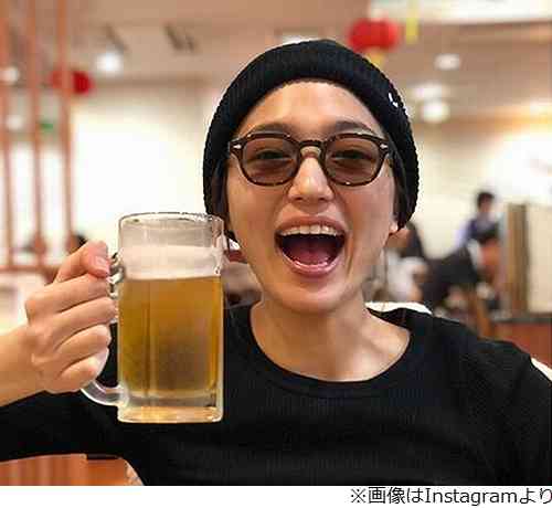 川口春奈、さくらんぼ狩りの姿に驚きの声「不審者感がスゴっ」「それでもオーラがある」