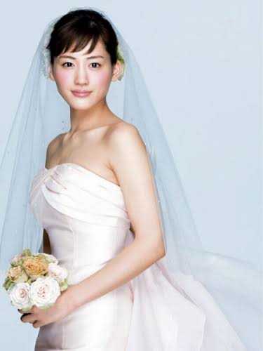 新垣結衣、有村架純や広瀬すずら20代を押さえ「ウエディングドレスが似合う女優」に