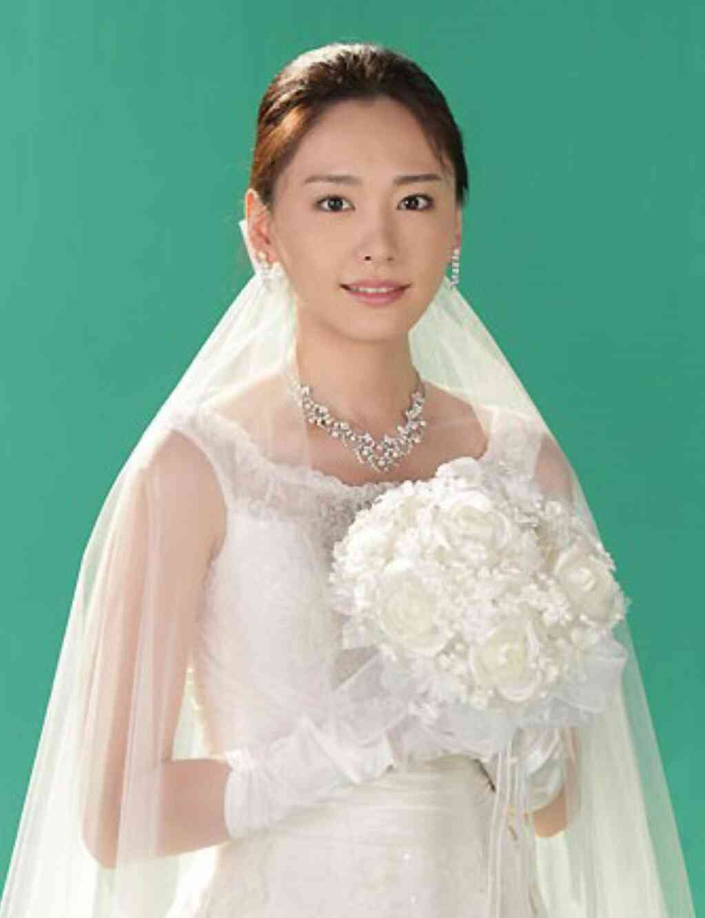 新垣結衣、有村架純や広瀬すずら20代を押さえ「ウエディングドレスが似合う女優」に