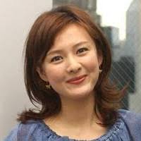 中谷美紀：金髪マッシュにイメチェン！　ケープ風ドレスで個性的に