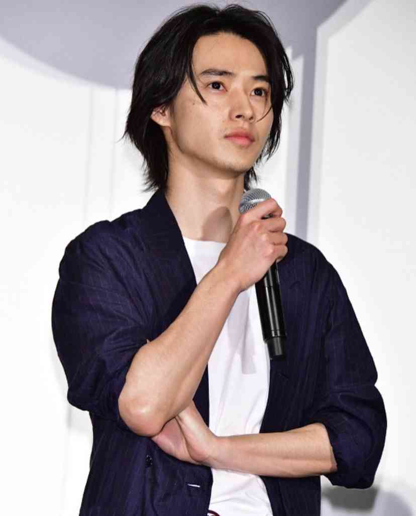 山崎賢人、休日は家族と地元で…意外すぎる「商店街ライフ」を目撃