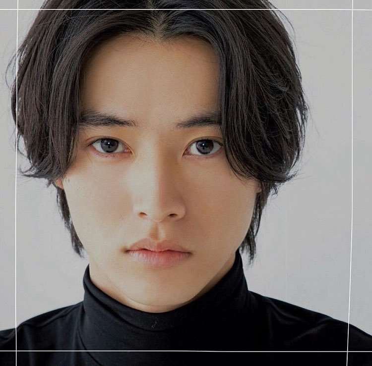 山崎賢人、休日は家族と地元で…意外すぎる「商店街ライフ」を目撃