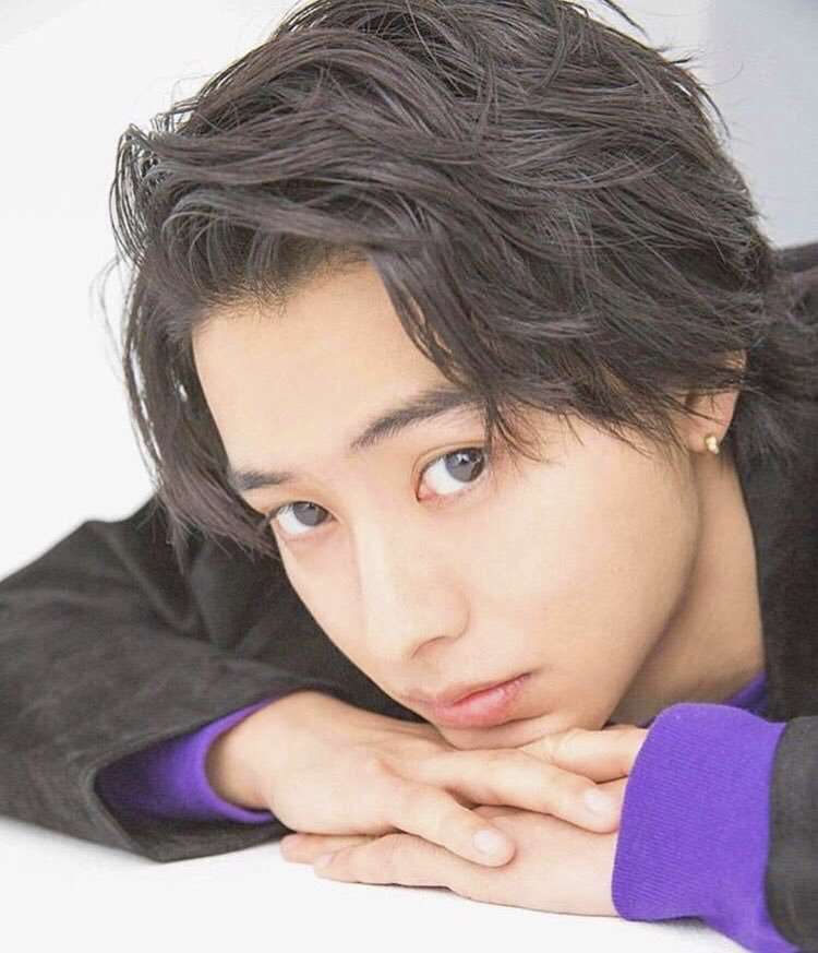 山崎賢人、休日は家族と地元で…意外すぎる「商店街ライフ」を目撃