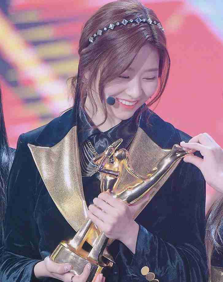 休業中の『HKT48』宮脇咲良に「もう誰かわからない」の声