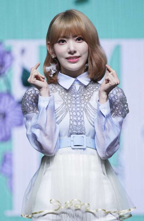 休業中の『HKT48』宮脇咲良に「もう誰かわからない」の声