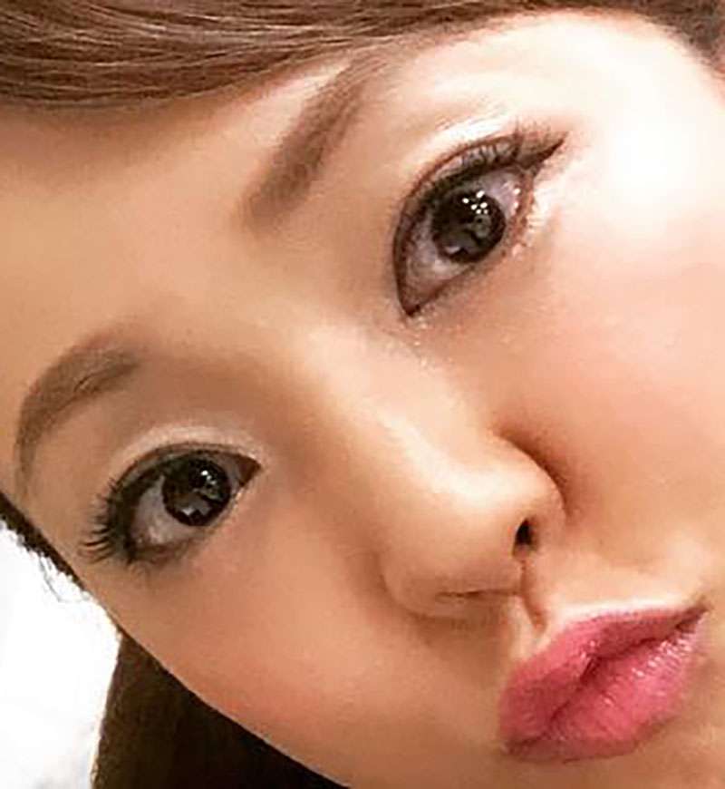 神田うの、「モデリング卒業」もワイドパンツコーデに「足ながーい」「ポーズさすが」の声