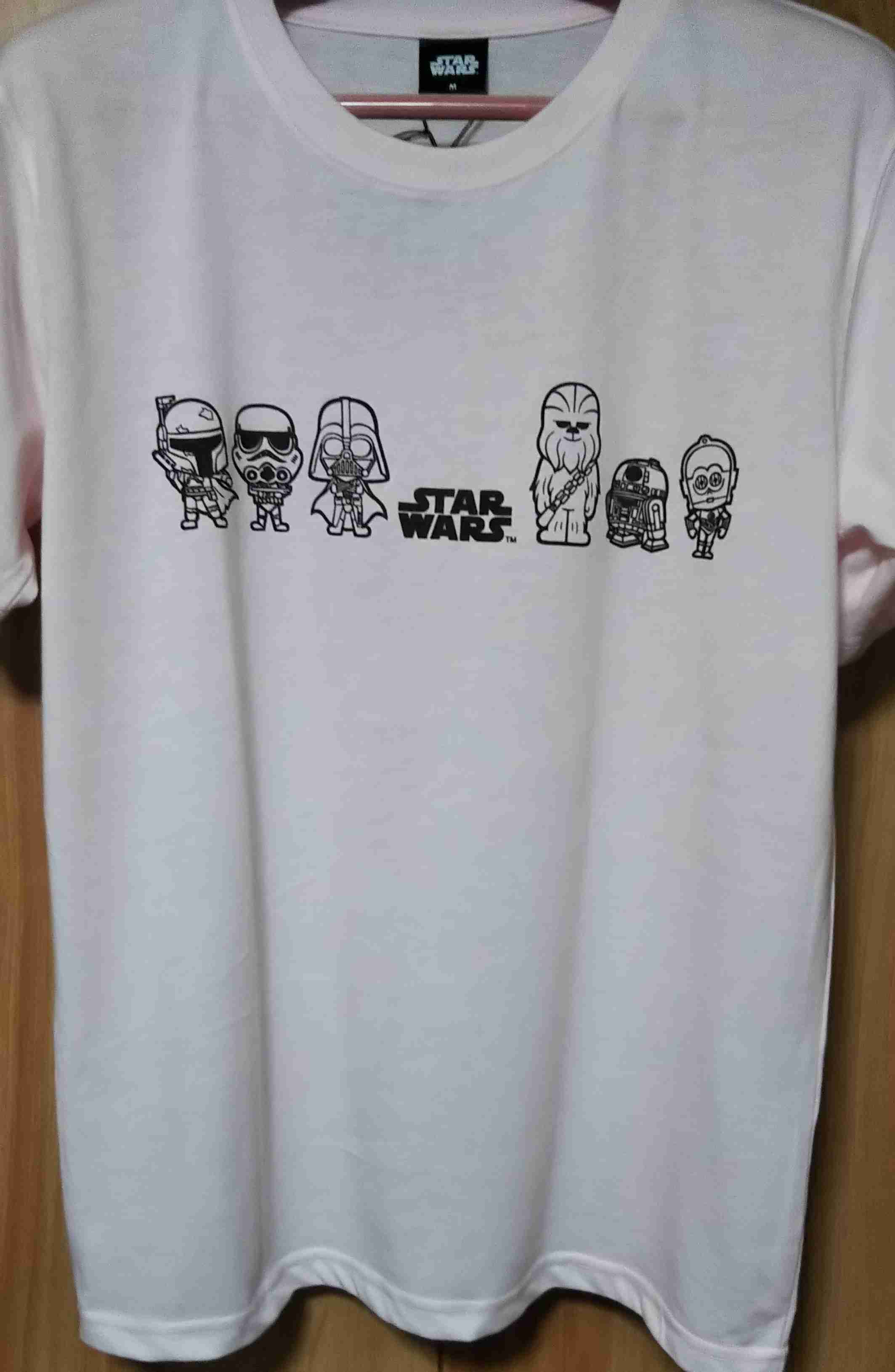 ネイビーのトップスに青系のデニムはアリ?