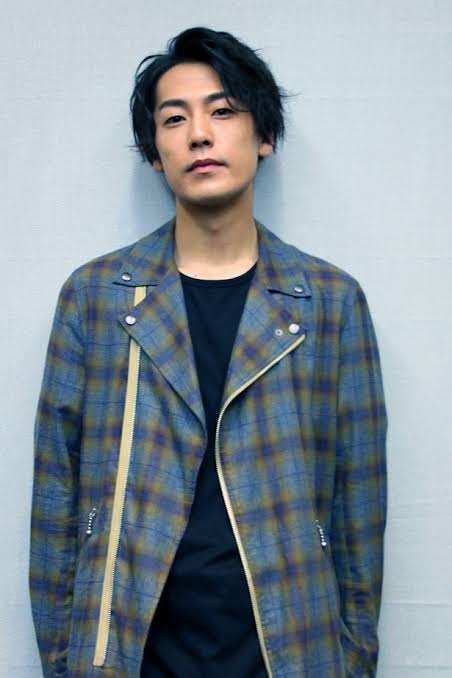 志尊淳、ドラマで共演する福士蒼汰と“ウェイター姿”で2ショット「楽しくやっております」