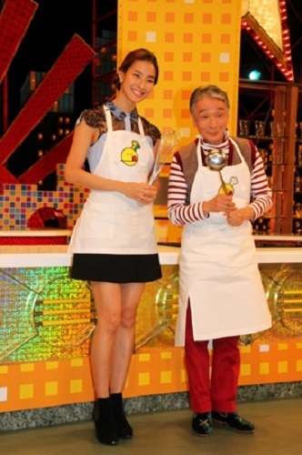 すみれ、ビキニで圧巻美ボディ大胆披露「腹筋すごすぎ」とファン絶賛