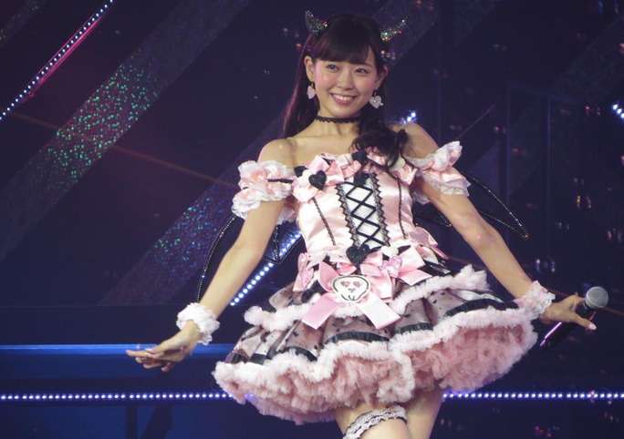渡辺美優紀、可愛さあふれるジャケット写真を披露し「世界一可愛い」「そのままお菓子のCM出れそう」の声