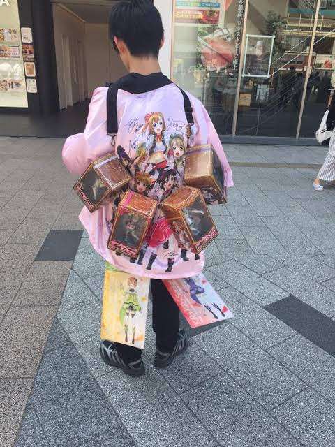 アニオタさん、アニメグッズとか買いますか?