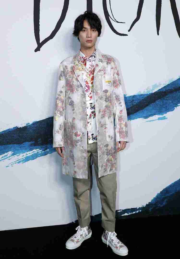 岡田健史「DIOR」ショー招待でパリへ 豪華セレブリティとフロントロウで鑑賞