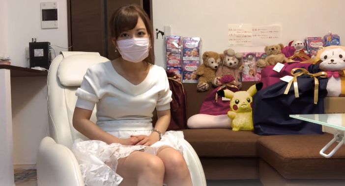 ユーチューバーの女、全裸わいせつ行為ライブ配信か