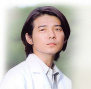 有名人の顔のパーツだけで誰かを当てるトピ!!