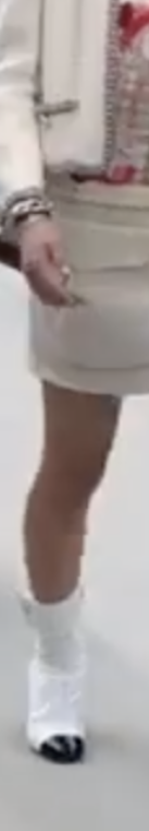 有名人の顔のパーツだけで誰かを当てるトピ!!