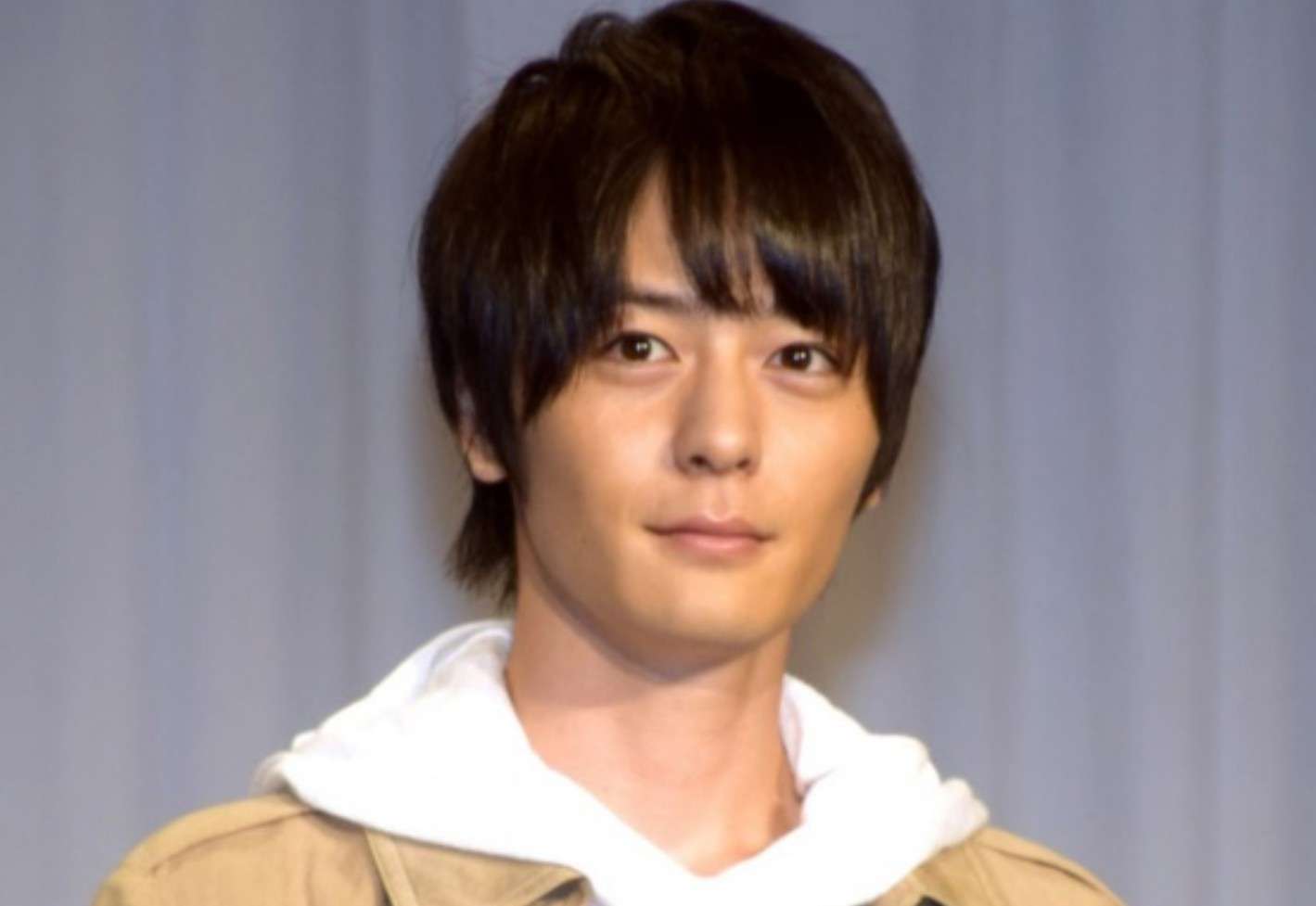 有名人の顔のパーツだけで誰かを当てるトピ!!
