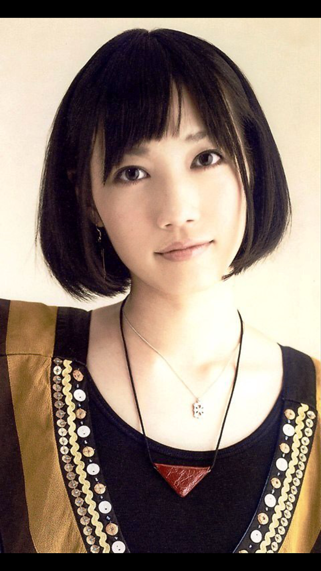 有名人の顔のパーツだけで誰かを当てるトピ!!