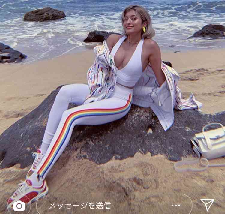 ローラ、黒ジャケットでまとめた姿が大反響「黒猫みたい」「猫ちゃんみたい」