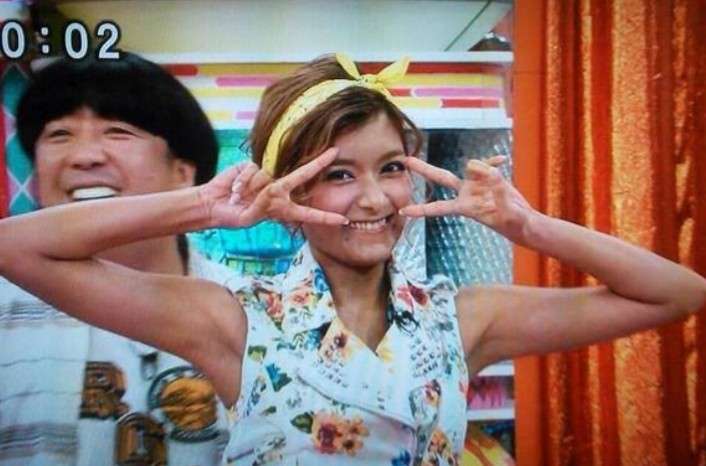 ローラ、黒ジャケットでまとめた姿が大反響「黒猫みたい」「猫ちゃんみたい」