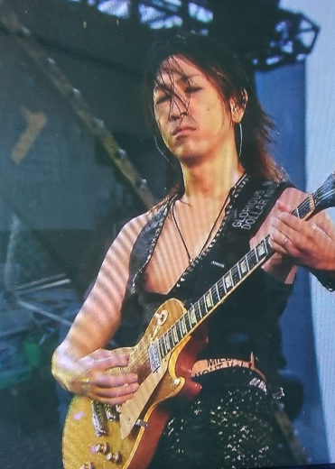 岩堀せり、GLAY・TAKUROと結婚15周年で2ショット…「なんてかっこいいご夫婦」「憧れ」と反響