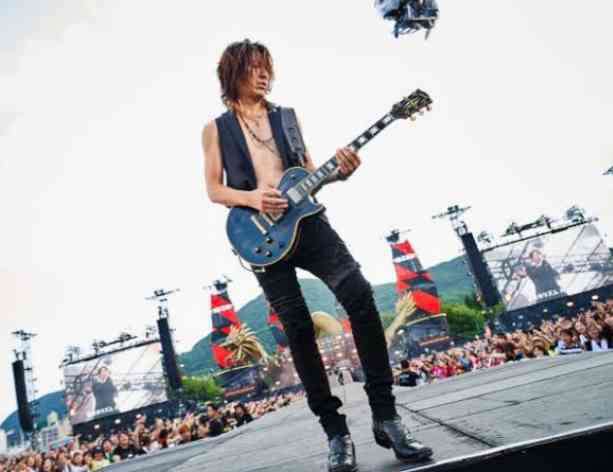 岩堀せり、GLAY・TAKUROと結婚15周年で2ショット…「なんてかっこいいご夫婦」「憧れ」と反響