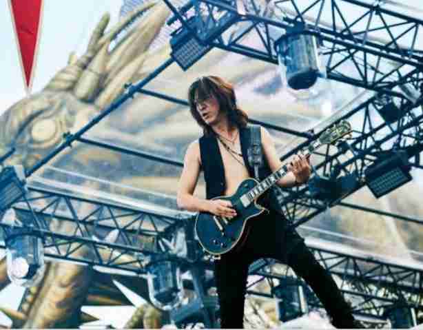 岩堀せり、GLAY・TAKUROと結婚15周年で2ショット…「なんてかっこいいご夫婦」「憧れ」と反響