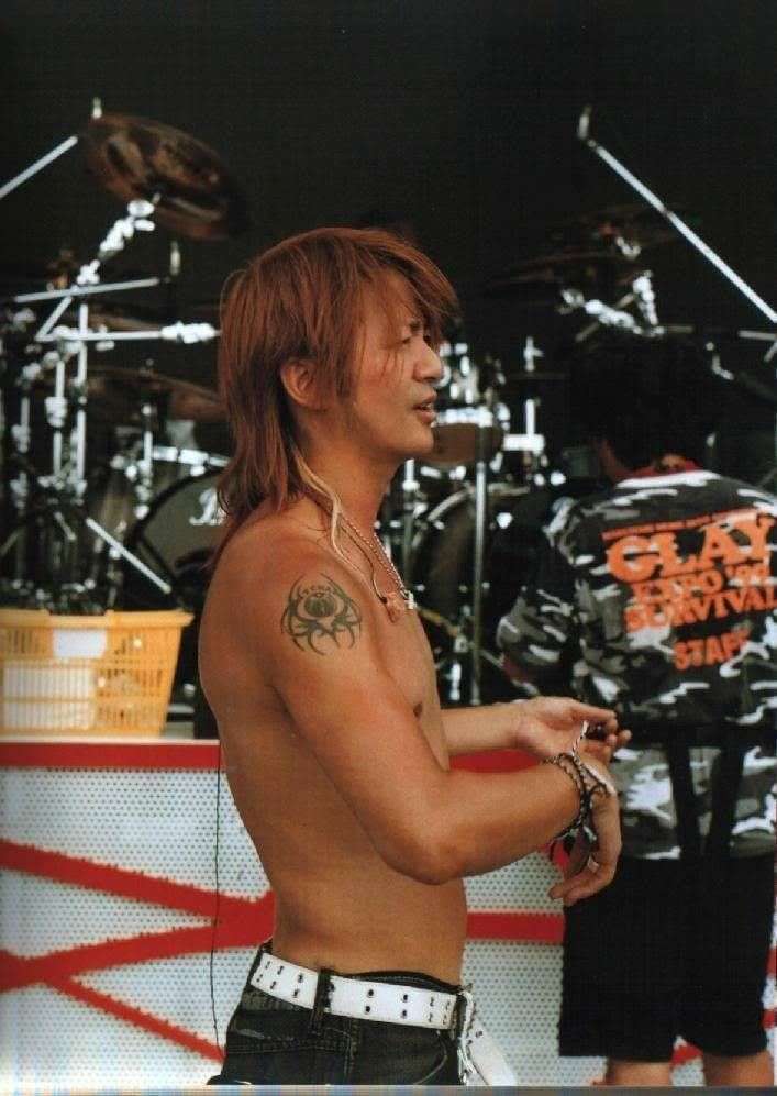 岩堀せり、GLAY・TAKUROと結婚15周年で2ショット…「なんてかっこいいご夫婦」「憧れ」と反響