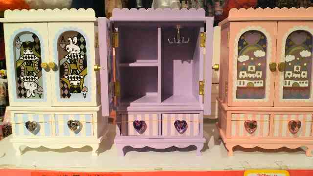 人気雑貨「スイマー（SWIMMER）」復活へ、白鳳がパティズに事業譲渡