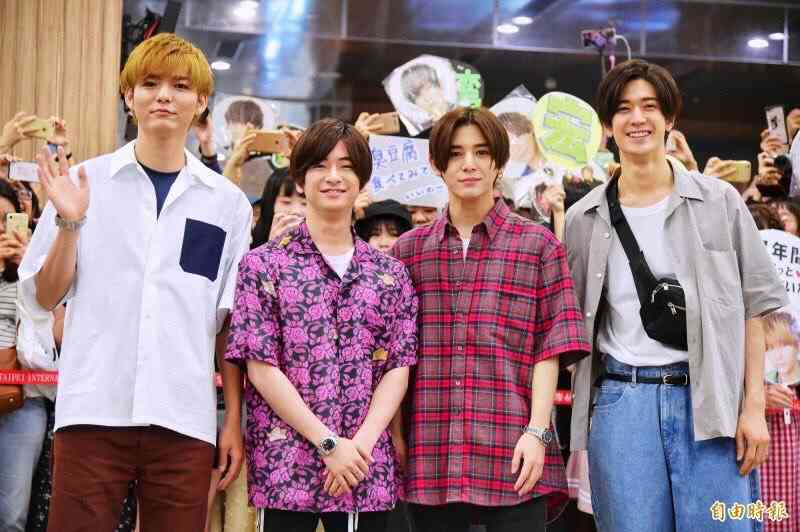 Hey! Say! JUMP「MORE」表紙で異なる表情 伊野尾慧の夢叶う