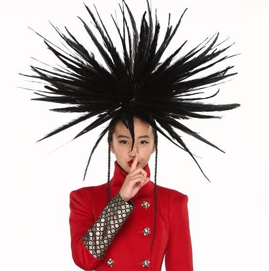 何故こんな風に撮ったんだろうという芸能人の写真を挙げていこう