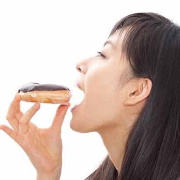 夜お菓子食べる人、罪悪感ないですか？