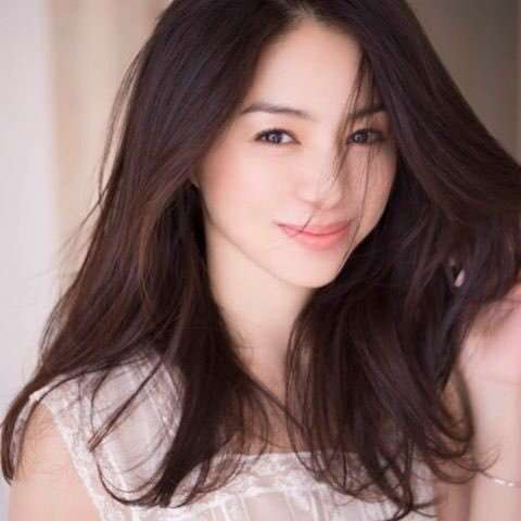 唇が印象的な有名人