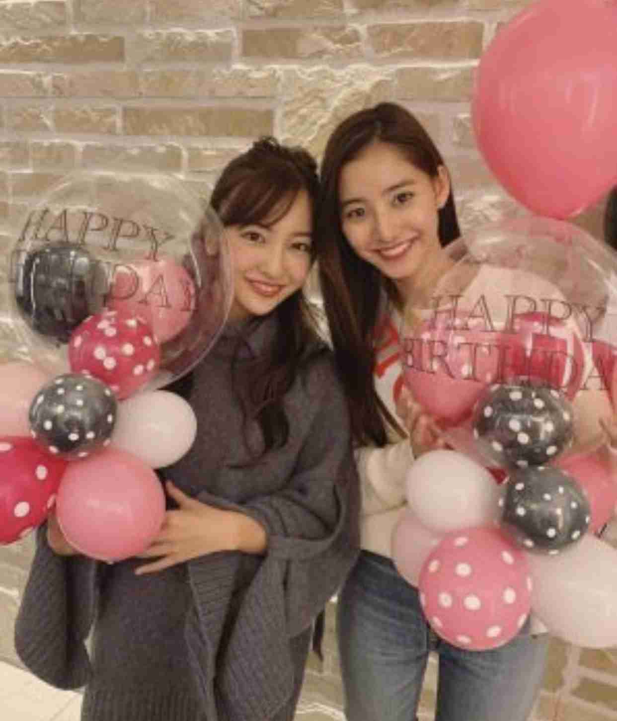 新木優子、近すぎる“ドアップ”ショット披露「この距離でもかわいいって何事」 