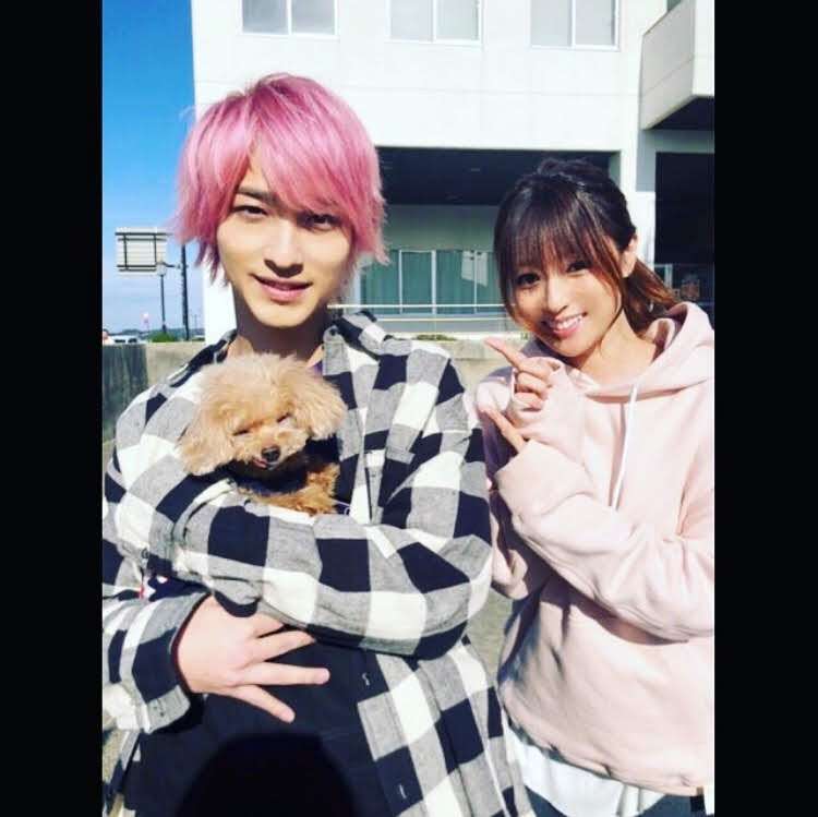花や動物と一緒に写ってる芸能人写真